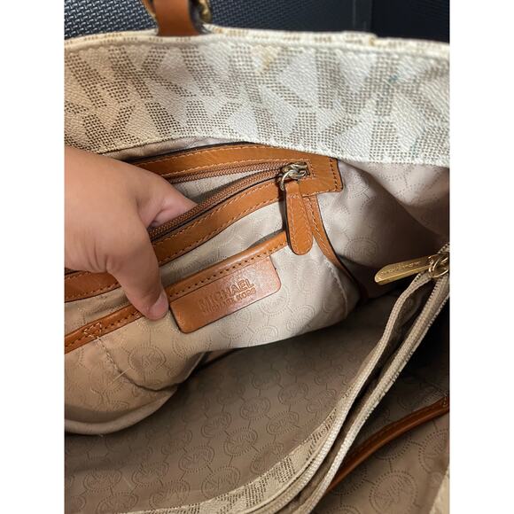 MICHAEL KORS HARPER VANILLA WHITE PVC CHAIN TOTE HAND BAG PURSE Gold Trim Nice - Picture 7 of 13